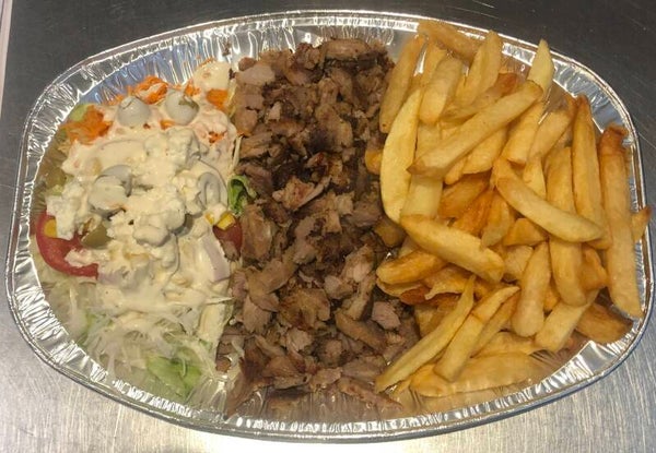 Nos assiettes (¤ tout nos assiettes sont composées d'une salade et d'une portion de frites sauf ¤ boulette tomate, vol au vent, carbonade, sans crudités)
