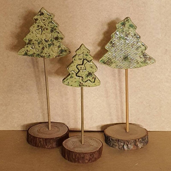 Keramiek kerstboompje lichtgroen gevlekt