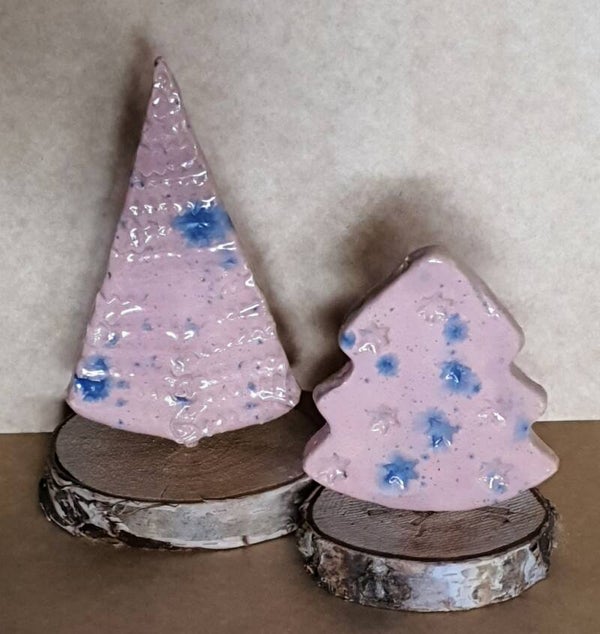 Keramiek kerstboompje roze en bruin