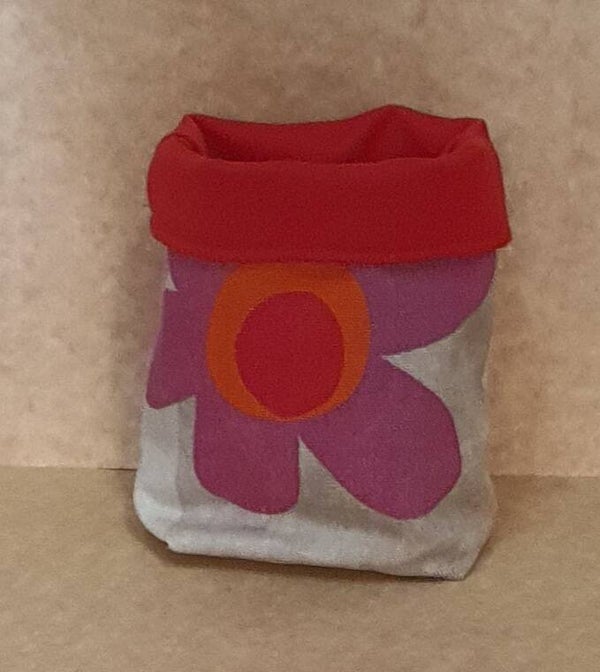 Mandje 'retro' met bloem