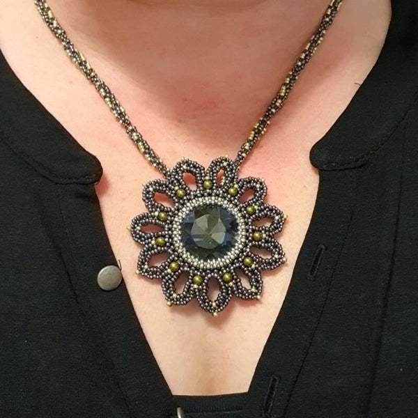 Ketting / Broche Flower
