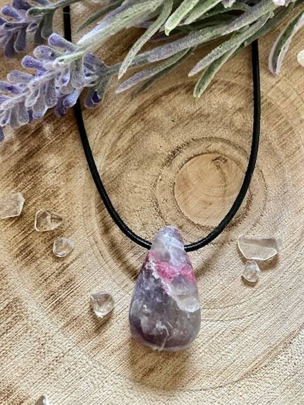 Turmalin in Lepidolith Anhänger