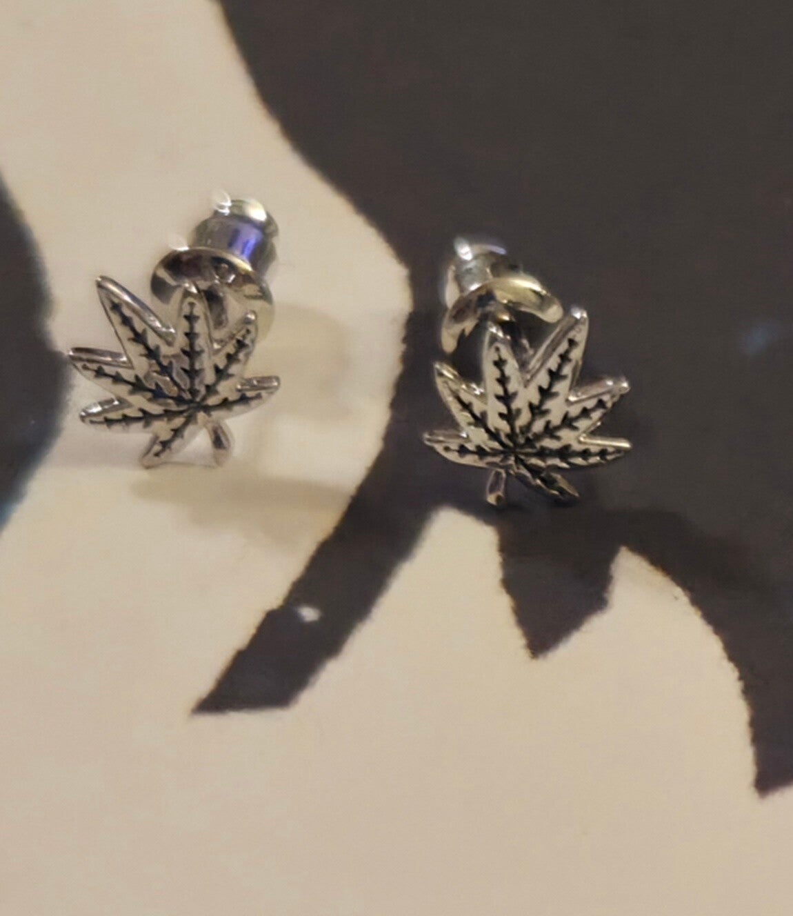 Weed leaf earrings