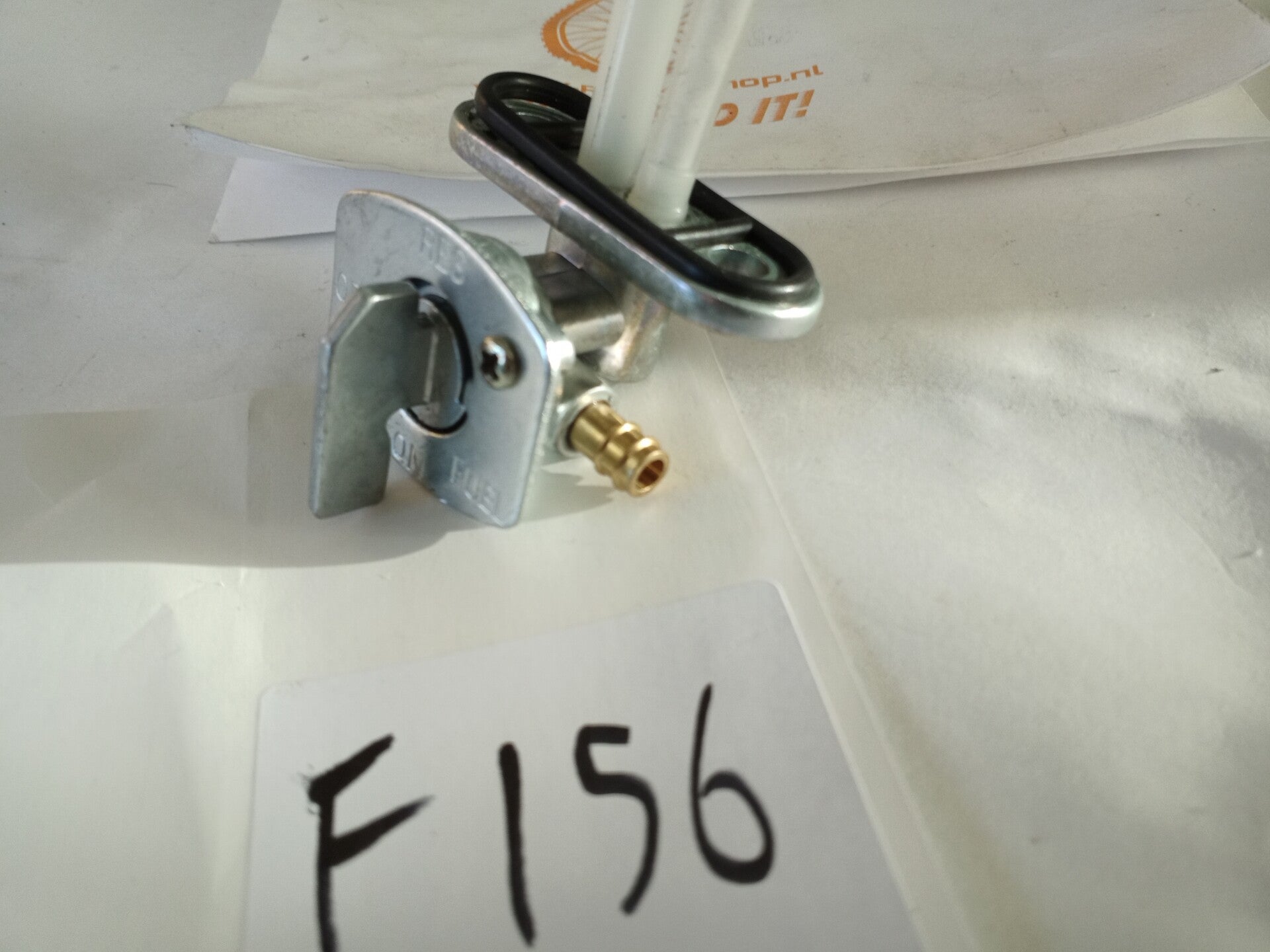 Benzine kraan met reserve 34mm F156.