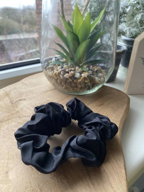 Zwarte scrunchie