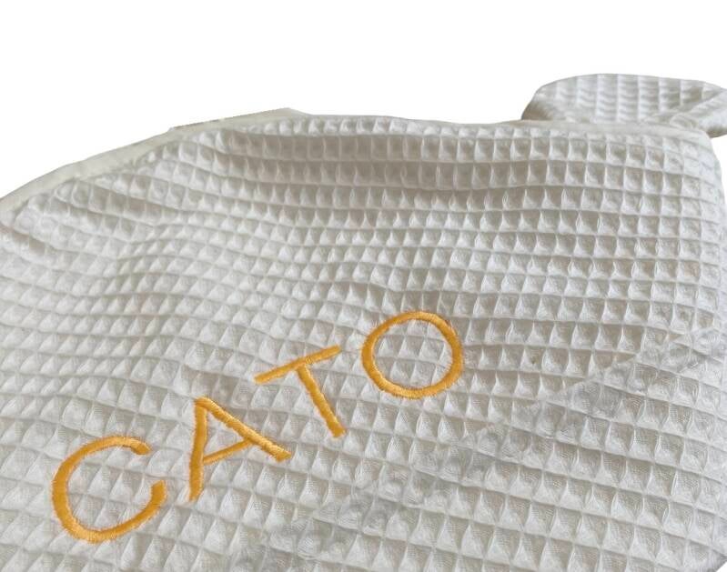 Luxe wafelstof badcape met berenoortjes – handgemaakt babybadlaken van Studio Blos Nederland.