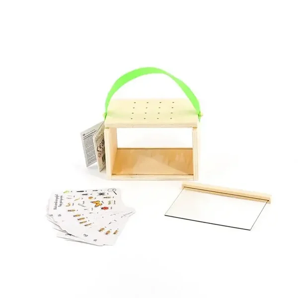 Houten insectenhuis met kaart