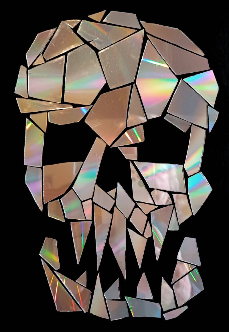 horrorschedel: verknipte cd-rom schijfjes