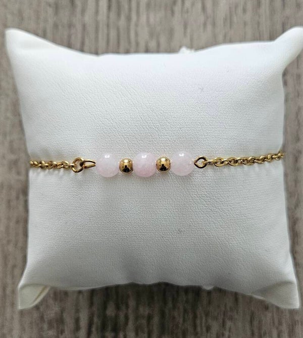 Bracelet doré perles roses poudrées