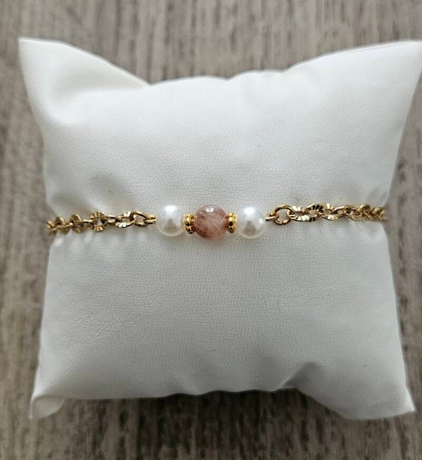 Bracelet doré perles nacrées & pierre rose poudrée