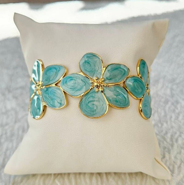 Manchette Fleur Bleu Lagon – Élégance Estivale