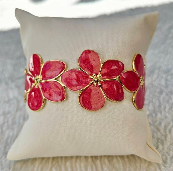 Manchette Fleur Framboise – Élégance florale