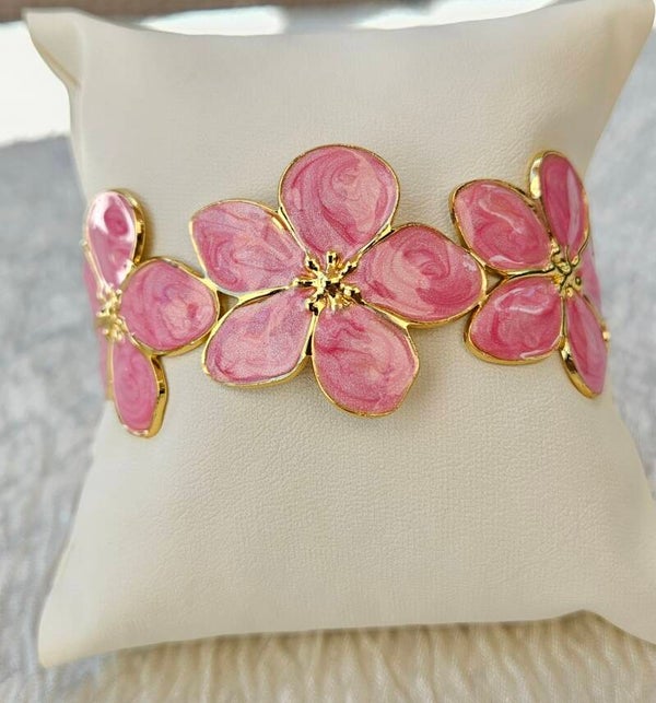 Manchette Fleur Rose Poudré – Douceur & Élégance