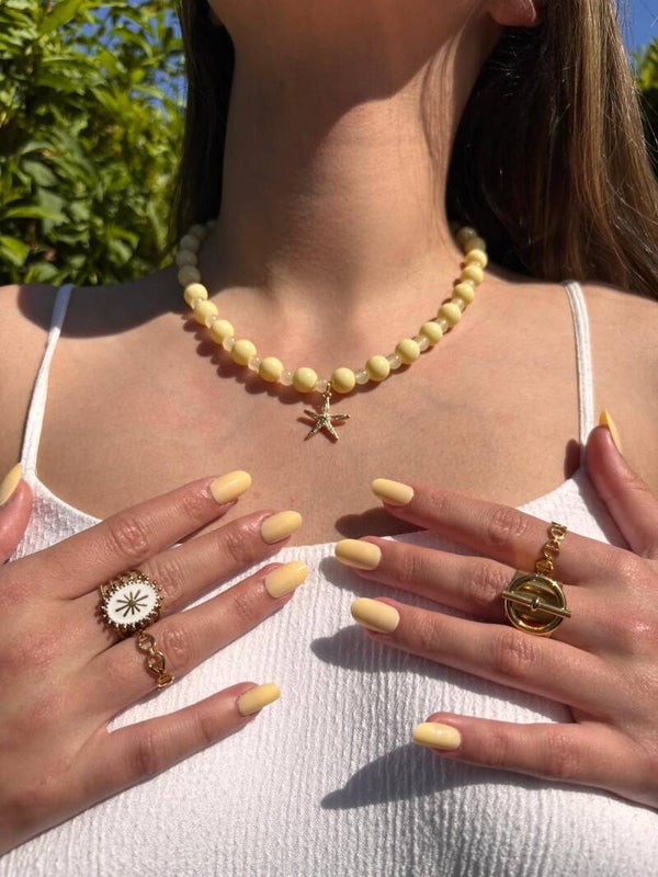 Collier Soleil d’été – perles jaunes & étoile de mer dorée