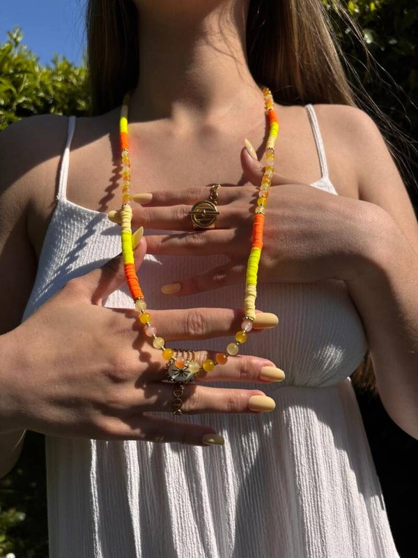 Collier long Sunset – perles vitaminées & tons orange/jaune