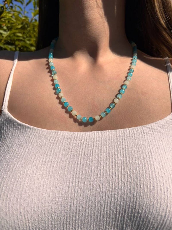 Collier 2 en 1 perles de verre bleu et blanc – transformable en bracelet