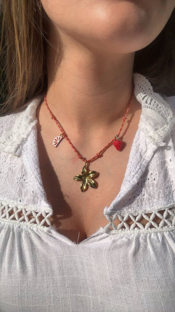 Collier fleur & fruits 🍓 – cordon rouge