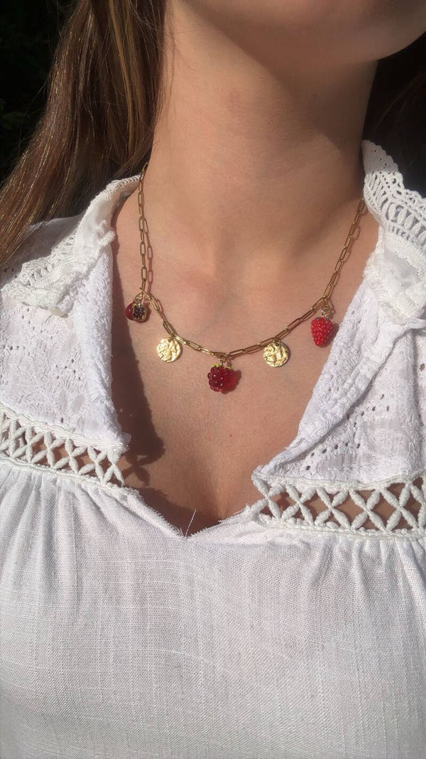 Collier fruits d’été 🍓 – chaîne dorée