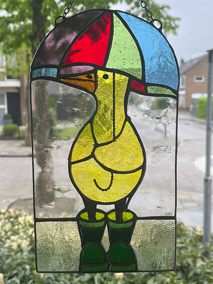 Tiffany glaskunst te koop: Eendje met paraplu en regenlaarzen