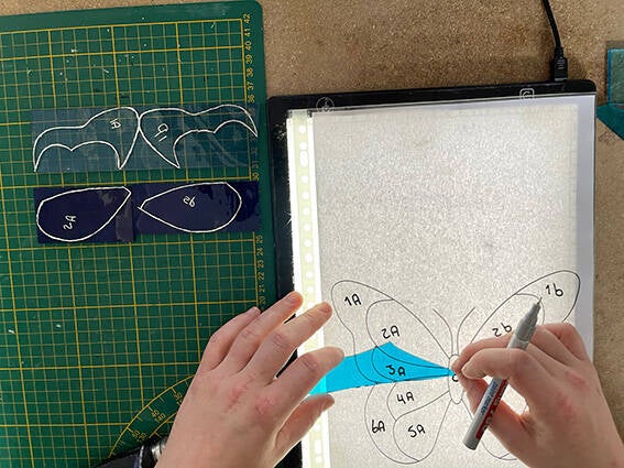 Tiffany glaskunst: Glas overtrekken