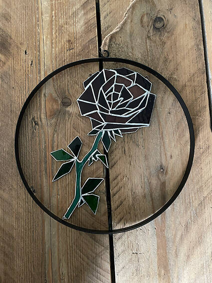 Tiffany glaskunst verkocht: Roos