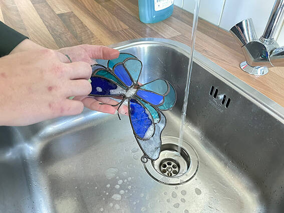 Tiffany glaskunst: 3e keer wassen