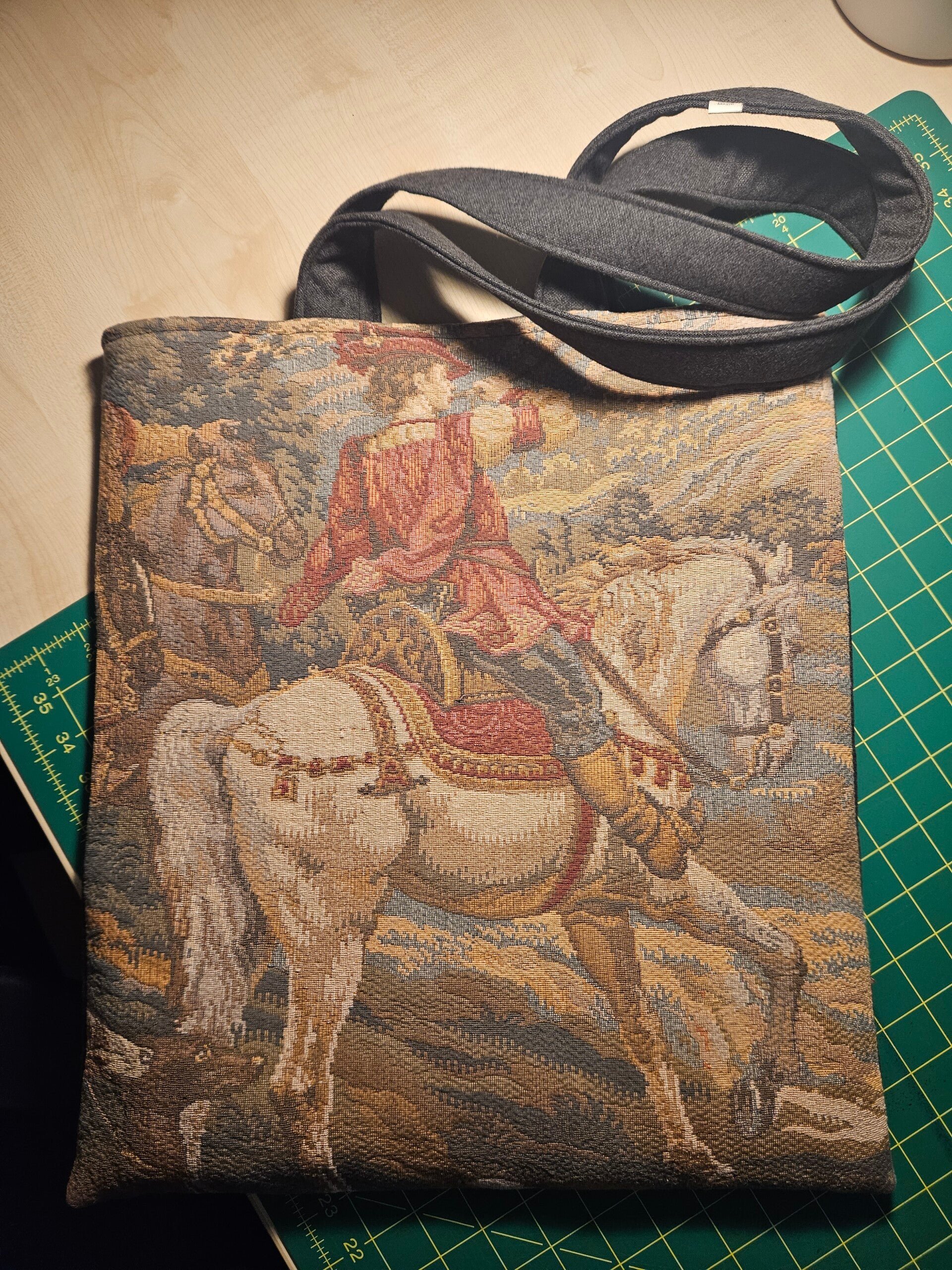 Totebag aus vintage Wandteppichstoff