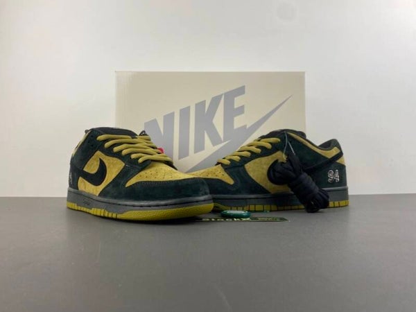 Supreme x Nike SB Dunk Low "Camper Green" – Limited Edition | Militair Groen & Geel | 5K1 Versie | Maten US 7–13 / EU 40-47| Artikel HQ8487-300