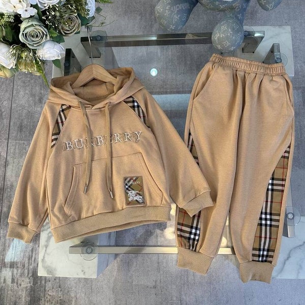 🧒 Burberry Kindertrainingspak – Maten 110–160