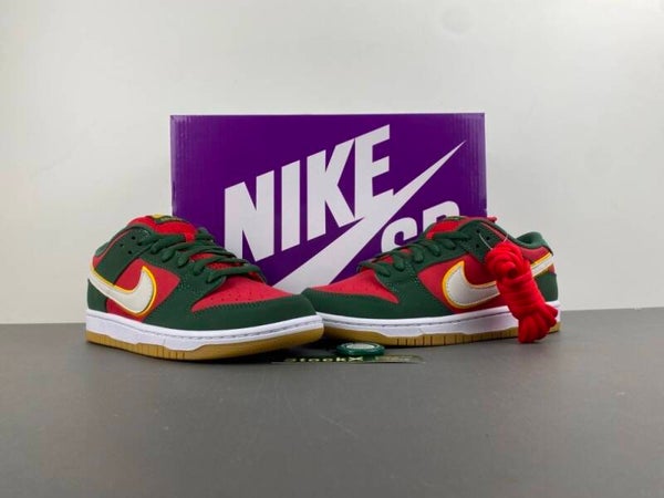 Nike SB Dunk Low "Seattle Supersonics" – J-Versie | Groen/Rood/Geel | Basketbal Tribute | Maten EU 36–47.5 | Artikel FZ1287-300 | Release 17 November