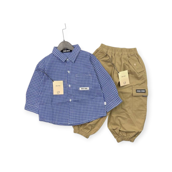 MiuMiu Kinderoutfit – Geruite Blouse & Khaki Broek – Stijlvolle Set Maat 90–140