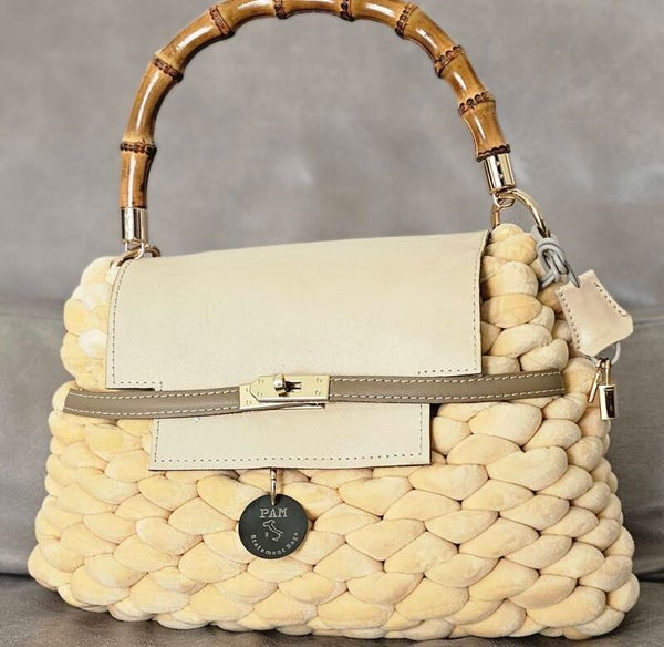 Stricktasche mit Lederklappe und Schloß