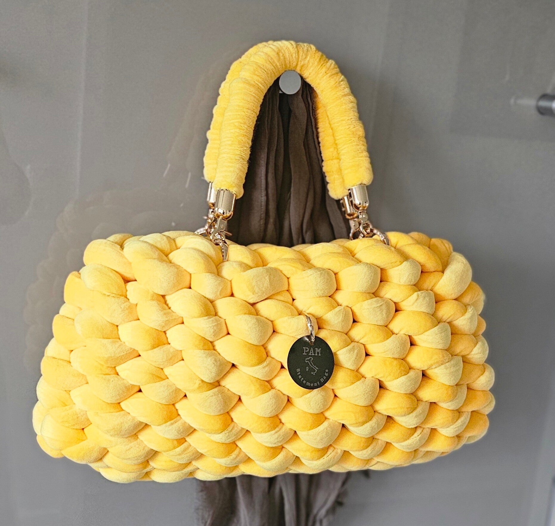 Stricktasche in knalligen Gelb