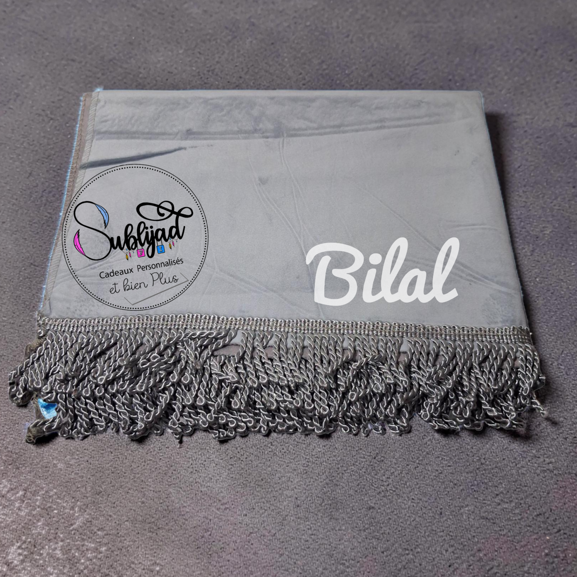 Tapis de prière personnalisé avec prénom – Élégance et douceur