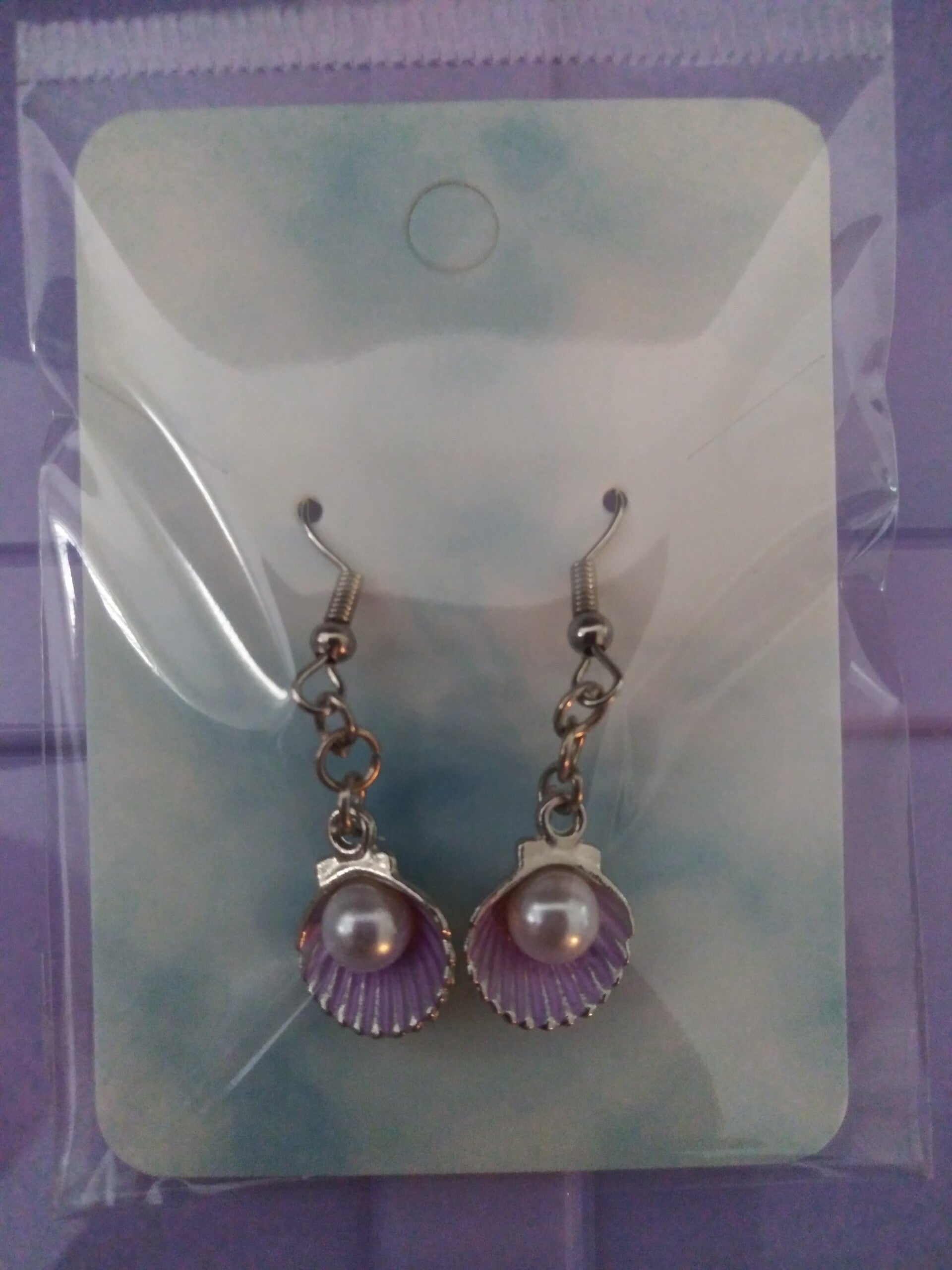 Small Shell with Pearl