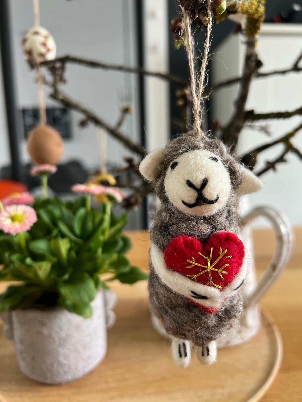 Hanger schaapje met hart grijs