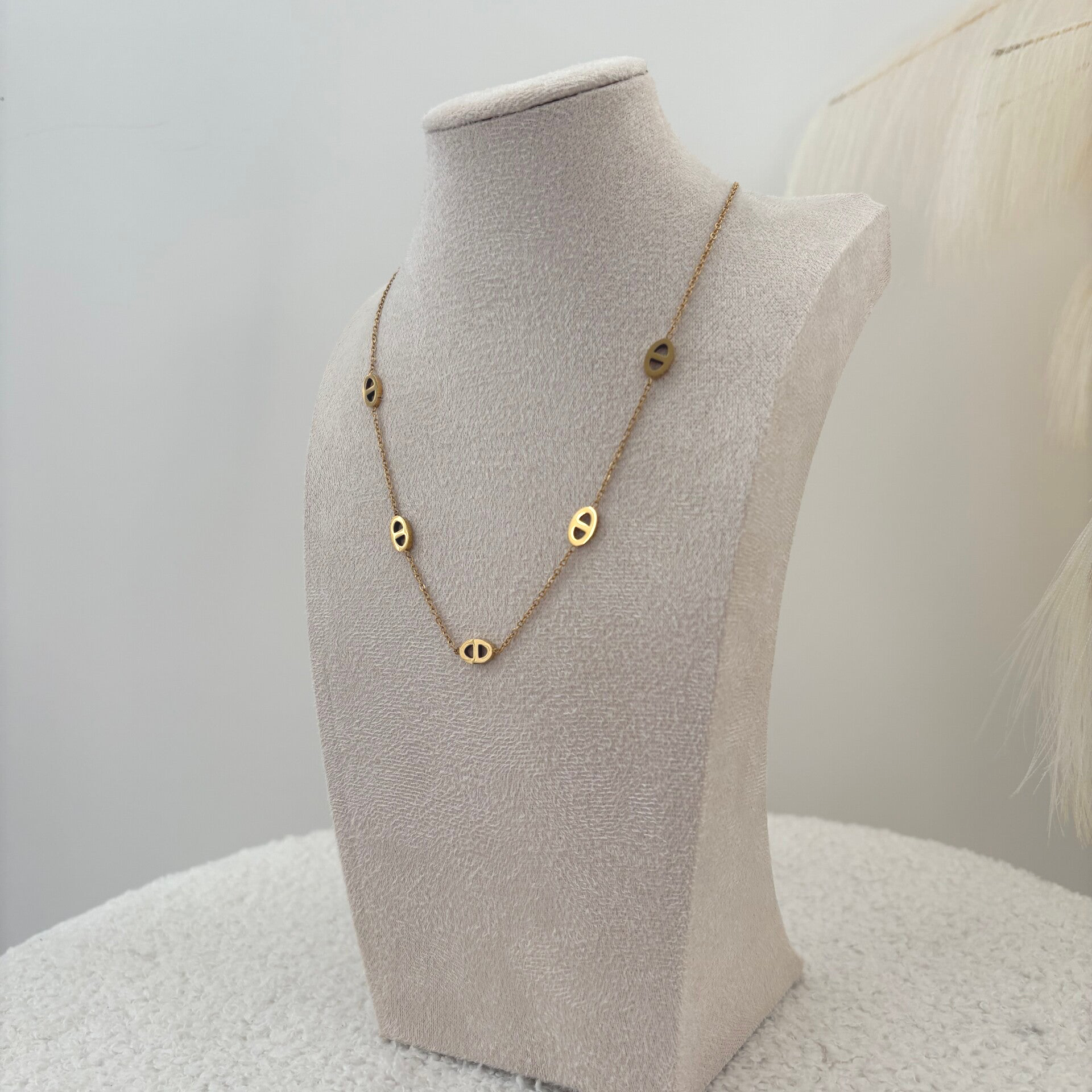Collier dorée minimaliste