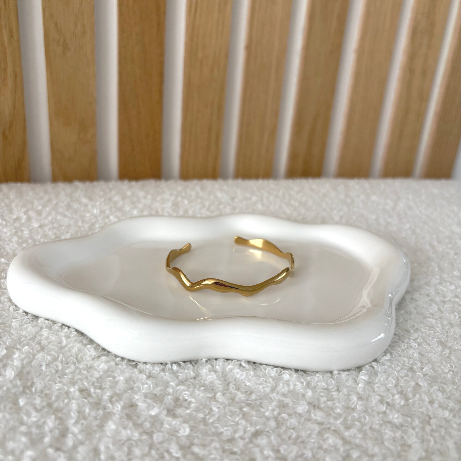 Jonc au design ondulé