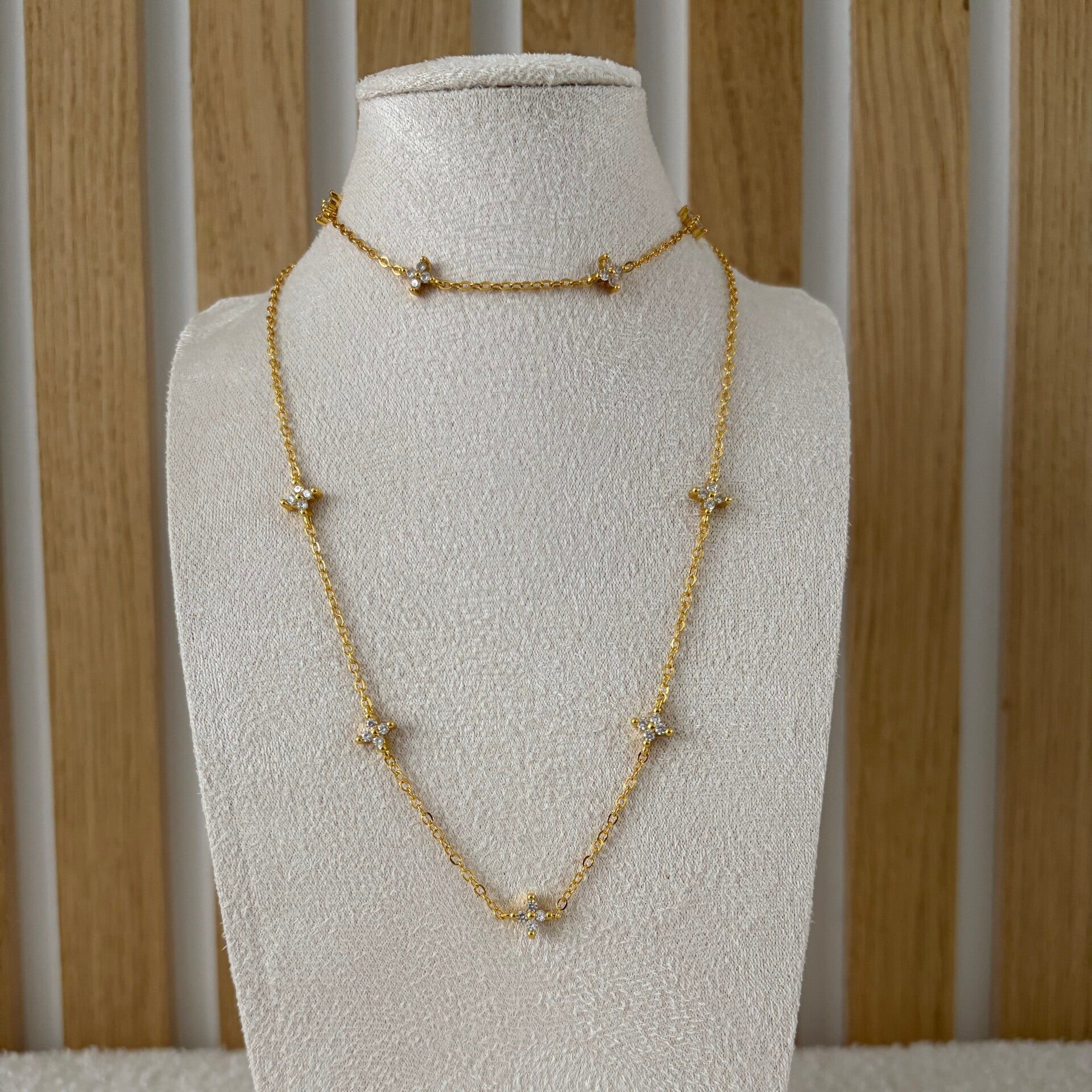 Parure doré à pendentifs