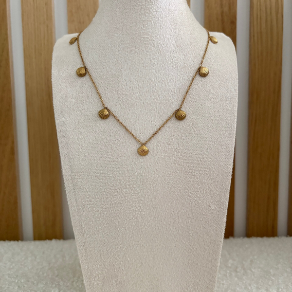 Collier doré coquillages