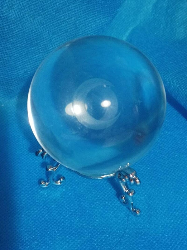Bola de cristal con luna