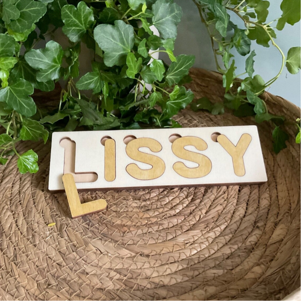 Houten naampuzzel