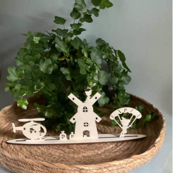 Sint straatje met molen op standaard