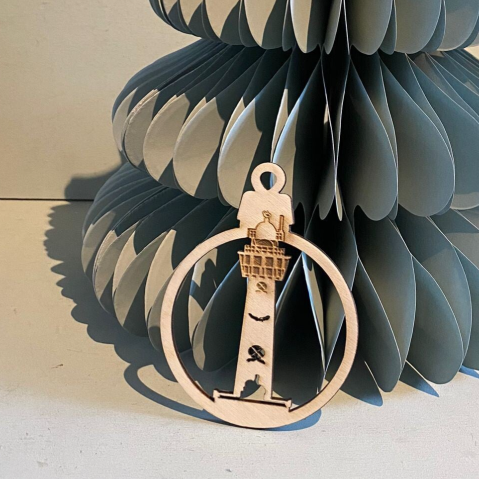 Kerstbal vuurtoren uitgesneden