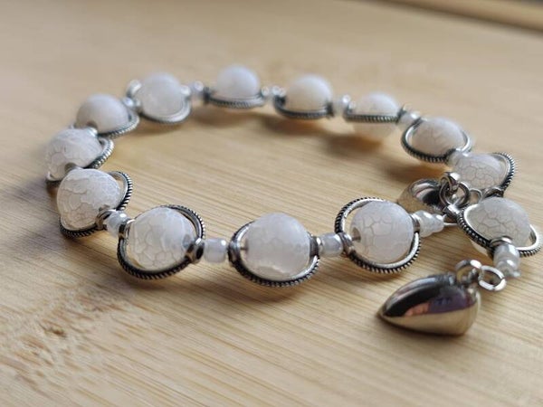 Armband aus weißem Naturstein