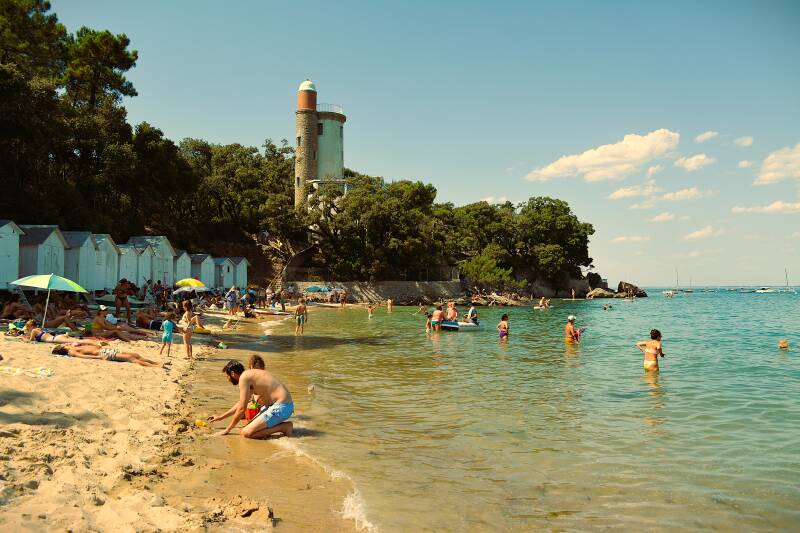 photo paysage de la plage de l'anse rouge et la tout Plantier
