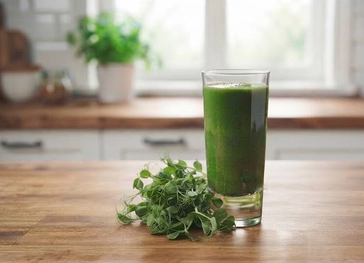 Grön Super-Shot – en näringsrik booster som kombinerar kraftfulla broccoliskott med ärtskottens naturliga sötma för en frisk och balanserad start på dagen.