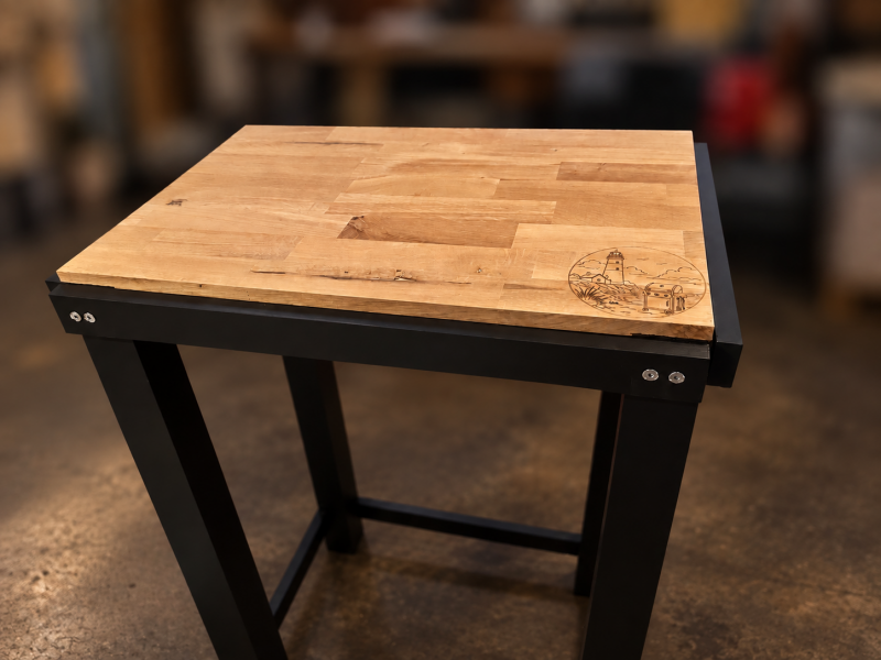 Grillbeistelltisch mit individueller Gravur