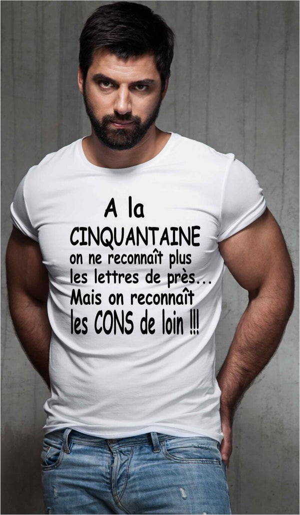 T-Shirt Homme «  À la cinquantaine on ne reconnaît plus les lettres de près…mais on reconnaît les cons de loin!!!