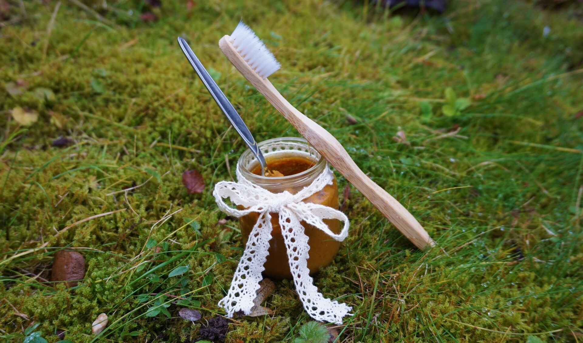 Selbstgemachte Zahnpasta